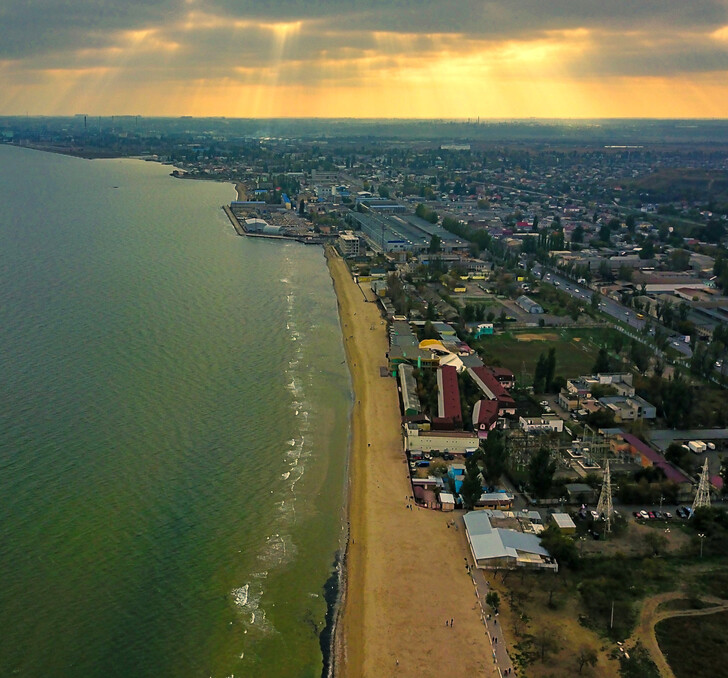 Goldener Sand an den Stränden von Odesa<br><br>Золоті піски одеських пляжів<br><br>Golden sands of Odesa beaches