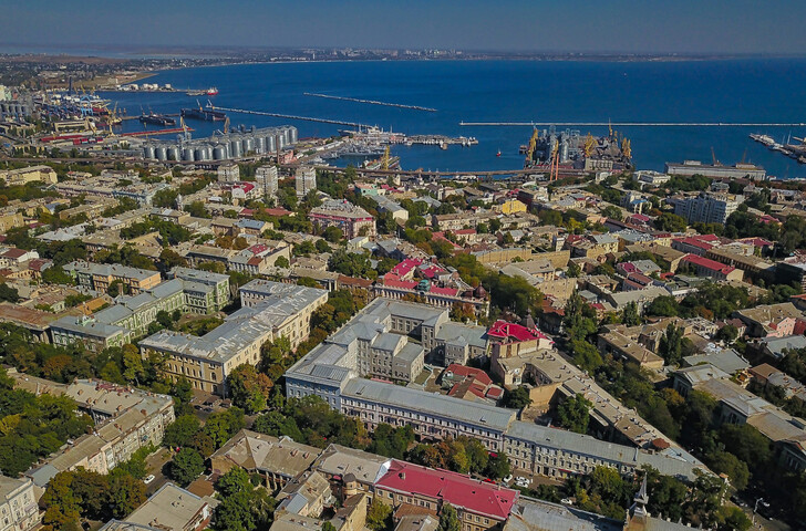 Die Stadt und der Hafen sind untrennbar, wie Odesa und die Odesiten<br><br>Місто і порт – нероздільні, як Одеса та одесити<br><br>The City and the harbor are inseparable, like Odesa and Odesites